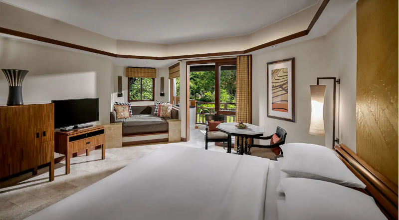 1 King Bed, Garden View